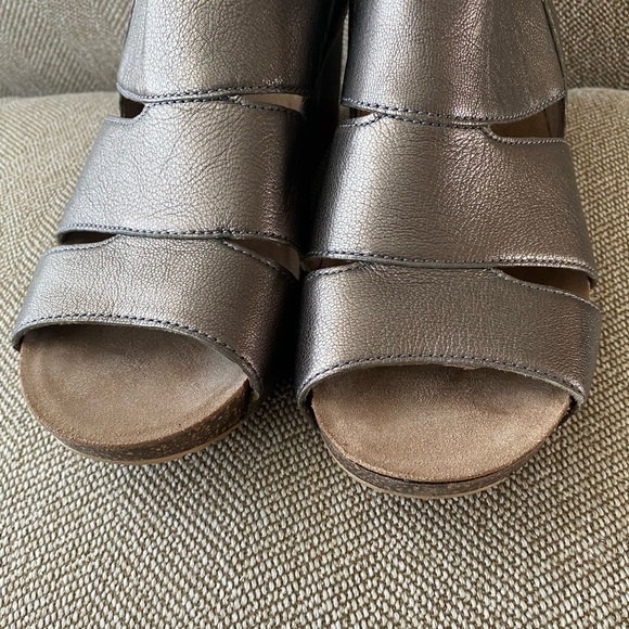 Dansko Metallic Leather Platform Wedge Sandal. 2 Inch Heel. Size 41, 10.5-11 US. - Picture 9 of 13